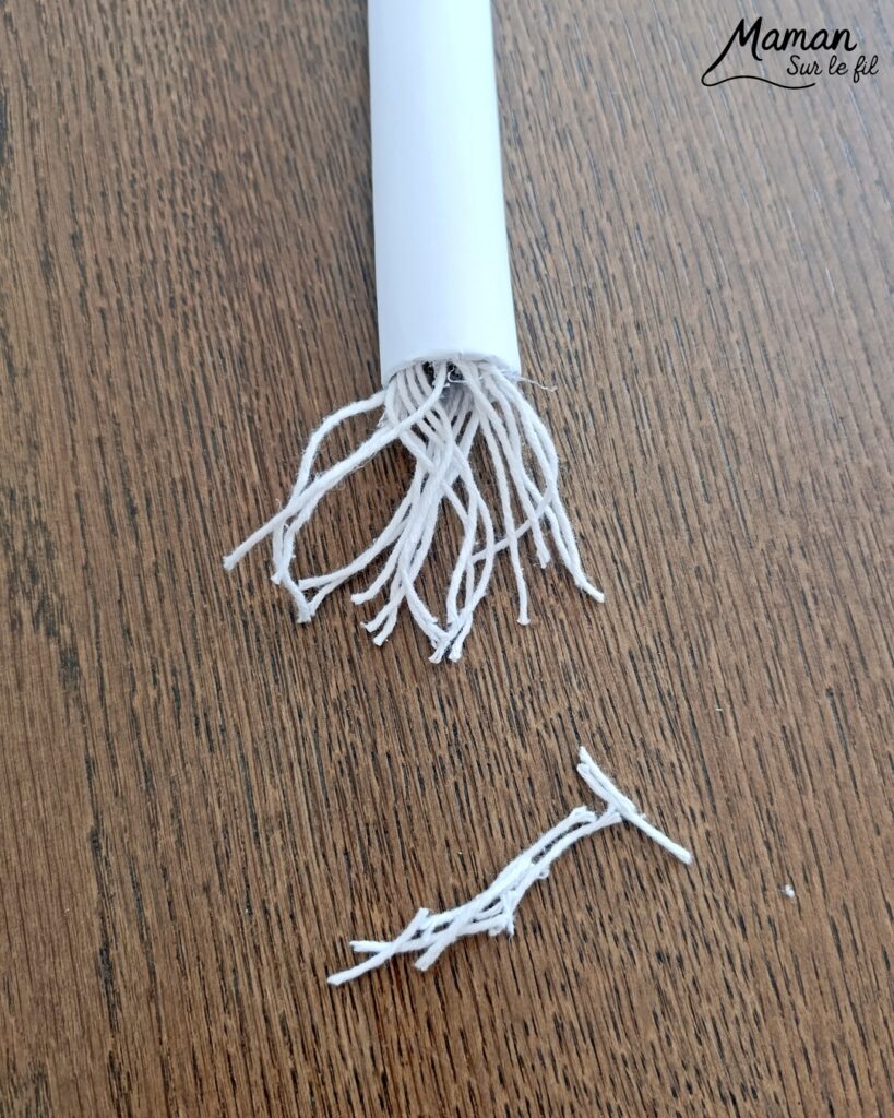 Fabriquer des poireaux en papier : activité créative, récup' et manuelle enfants - Recyclage, surcyclage de rouleaux en carton - Découpage, collage de papier - Bout des poireaux avec des morceaux de laine - Décoration DIY Fait maison - Bricolage facile et rapide - Thème fruits et légumes, potager, jardinage, nature, printemps, hiver - Bricolage et décoration sympa et facile - Arts visuels maternelle et élémentaire - Cycles 1 et 2 - Créativité - tutoriel photos - mslf