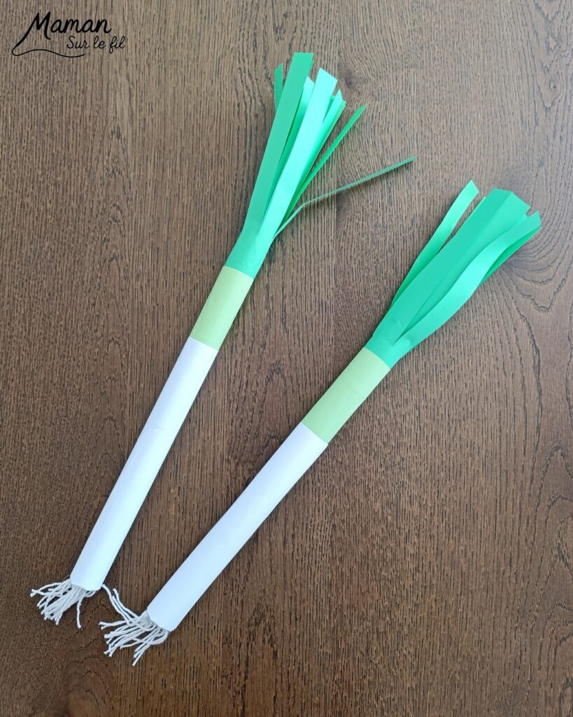 Fabriquer des poireaux en papier : activité créative, récup' et manuelle enfants - Recyclage, surcyclage de rouleaux en carton - Découpage, collage de papier - Bout des poireaux avec des morceaux de laine - Décoration DIY Fait maison - Bricolage facile et rapide - Thème fruits et légumes, potager, jardinage, nature, printemps, hiver - Bricolage et décoration sympa et facile - Arts visuels maternelle et élémentaire - Cycles 1 et 2 - Créativité - tutoriel photos - mslf