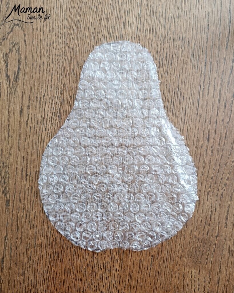 Peindre une poire rigolote avec du papier à bulles : activité créative, peinture et manuelle enfants - Technique de peinture ludique et dégradé de couleurs - Visage rigolo avec découpage et collage de papier - Lunettes en fil chenille - Bricolage - Fruits du printemps - Décoration DIY Fait maison - Bricolage facile et rapide - Thème fruits et légumes, potager, jardinage, nature, printemps, automne, hiver - Bricolage et décoration sympa et facile - Arts visuels maternelle et élémentaire - Cycles 1 et 2 - Créativité - tutoriel photos et vidéo - mslf