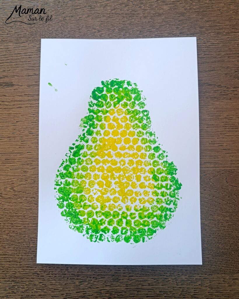Peindre une poire rigolote avec du papier à bulles : activité créative, peinture et manuelle enfants - Technique de peinture ludique et dégradé de couleurs - Visage rigolo avec découpage et collage de papier - Lunettes en fil chenille - Bricolage - Fruits du printemps - Décoration DIY Fait maison - Bricolage facile et rapide - Thème fruits et légumes, potager, jardinage, nature, printemps, automne, hiver - Bricolage et décoration sympa et facile - Arts visuels maternelle et élémentaire - Cycles 1 et 2 - Créativité - tutoriel photos et vidéo - mslf