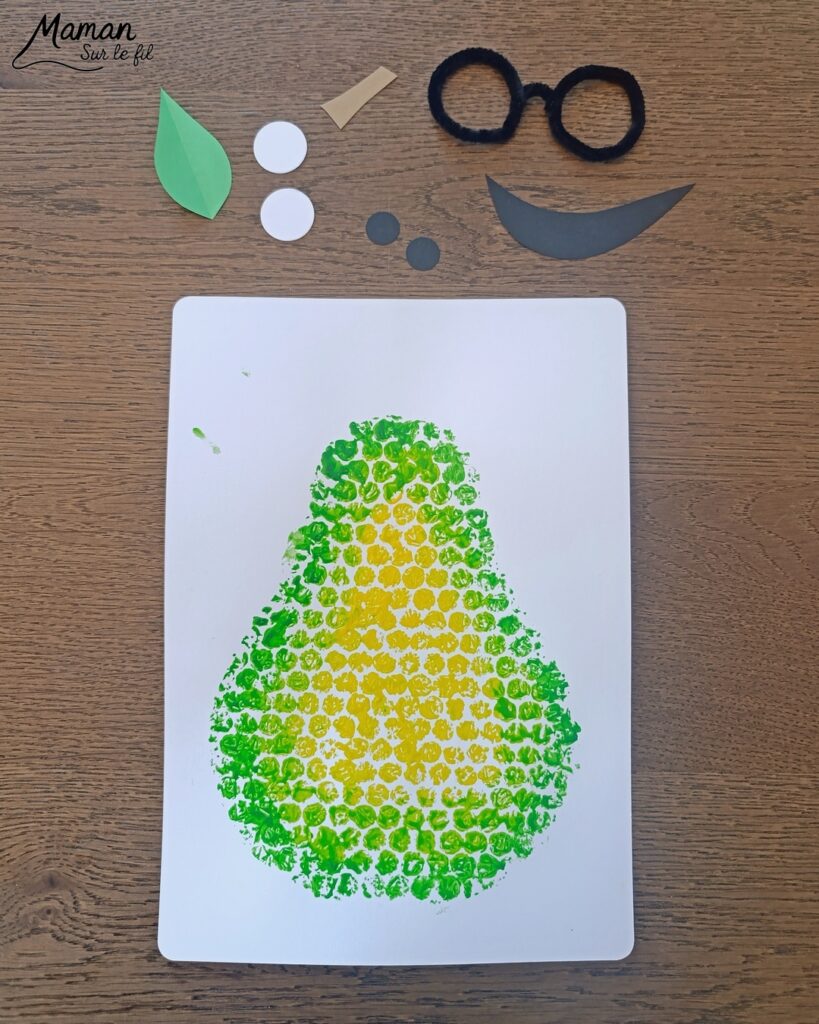 Peindre une poire rigolote avec du papier à bulles : activité créative, peinture et manuelle enfants - Technique de peinture ludique et dégradé de couleurs - Visage rigolo avec découpage et collage de papier - Lunettes en fil chenille - Bricolage - Fruits du printemps - Décoration DIY Fait maison - Bricolage facile et rapide - Thème fruits et légumes, potager, jardinage, nature, printemps, automne, hiver - Bricolage et décoration sympa et facile - Arts visuels maternelle et élémentaire - Cycles 1 et 2 - Créativité - tutoriel photos et vidéo - mslf