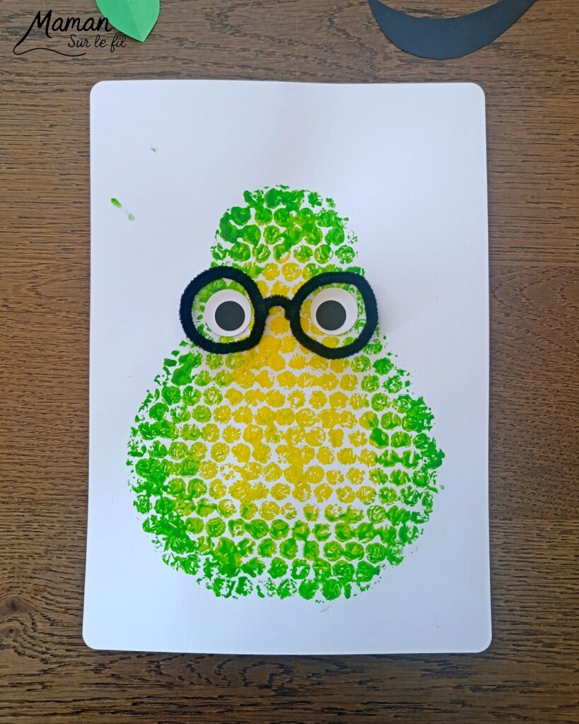 Peindre une poire rigolote avec du papier à bulles : activité créative, peinture et manuelle enfants - Technique de peinture ludique et dégradé de couleurs - Visage rigolo avec découpage et collage de papier - Lunettes en fil chenille - Bricolage - Fruits du printemps - Décoration DIY Fait maison - Bricolage facile et rapide - Thème fruits et légumes, potager, jardinage, nature, printemps, automne, hiver - Bricolage et décoration sympa et facile - Arts visuels maternelle et élémentaire - Cycles 1 et 2 - Créativité - tutoriel photos et vidéo - mslf
