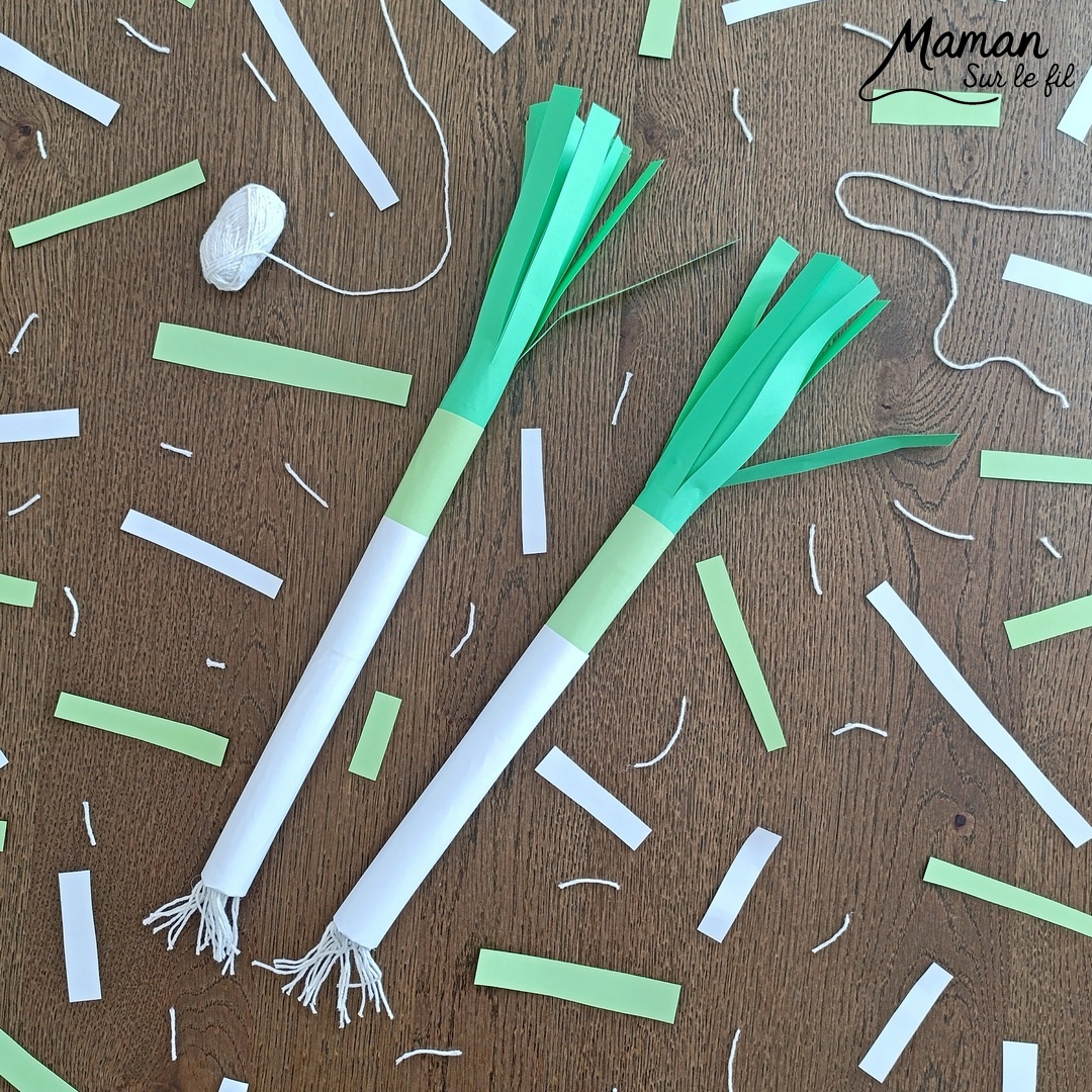 Fabriquer des poireaux en papier : activité créative, récup' et manuelle enfants - Recyclage, surcyclage de rouleaux en carton - Découpage, collage de papier - Bout des poireaux avec des morceaux de laine - Décoration DIY Fait maison - Bricolage facile et rapide - Thème fruits et légumes, potager, jardinage, nature, printemps, hiver - Bricolage et décoration sympa et facile - Arts visuels maternelle et élémentaire - Cycles 1 et 2 - Créativité - tutoriel photos - mslf