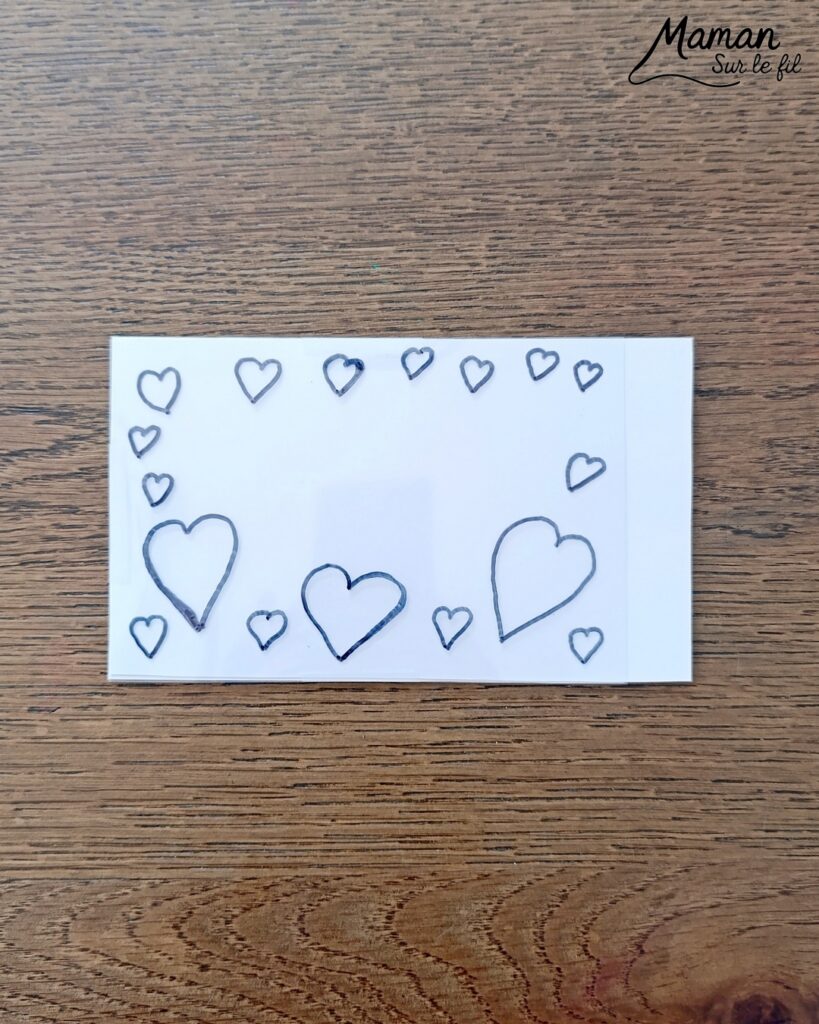Créer une carte magique pour la fête des mères : activité créative, dessin et manuelle enfants - Carte surprise avec message et couleurs qui apparaissent quand on tire sur une feuille - Cadeau DIY Fait maison à offrir pour la fête des mères, grands-mères, pères, grands-pères - Magie et technique ludique - Carte colorée, joyeuse pour la fête des mères ou des pères - Cadeau DIY - Décoration DIY Fait maison - Arts visuels et Bricolage facile - Thème amour, amitié, Saint Valentin, fête des grands-mères, mères, grands-pères, pères - Bricolage et décoration sympa et facile - Arts visuels maternelle et élémentaire - Cycles 1 et 2 - Créativité - tutoriel photos et vidéo - mslf