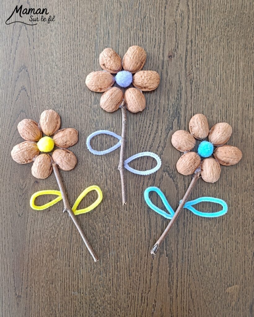 Fabriquer des fleurs avec des coquilles de noix : activité créative, récup', nature et manuelle enfants - Recyclage, surcyclage de coquilles de noix et de bâtons - Land Art - Art Nature - Coeur avec pompons couleurs pastel et feuilles avec fils chenille - Cadeau DIY Fait maison à offrir - Décoration DIY Fait maison - Arts visuels et Bricolage facile - Thème fleurs, nature, printemps, jardin, fête des mères, grands-mères, amour, Saint Valentin - Bricolage et décoration sympa et facile - Arts visuels maternelle et élémentaire - Cycles 1 et 2 - Créativité - tutoriel photos - mslf