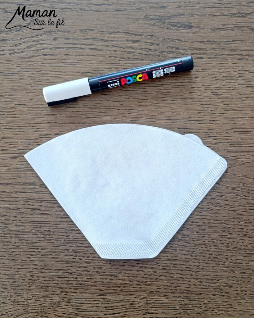 Fleurs avec des filtres à café et de l'encre : activité créative, peinture, dessins et manuelle enfants - Expérience magique grâce aux dessins faits au marqueur Peinture Posca blanc - Magie avec les fleurs qui apparaissent quand on dépose les gouttes d'encre à la pipette - Motricité fine - Décoration DIY Fait maison - Arts visuels et Bricolage facile - Thème fleurs, nature, printemps, jardin - Bricolage et décoration sympa et facile - Arts visuels maternelle et élémentaire - Cycles 1 et 2 - Créativité - tutoriel photos et vidéo - mslf