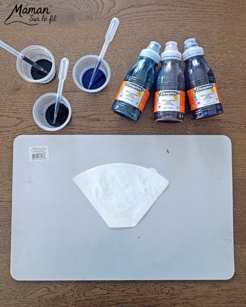 Fleurs avec des filtres à café et de l'encre : activité créative, peinture, dessins et manuelle enfants - Expérience magique grâce aux dessins faits au marqueur Peinture Posca blanc - Magie avec les fleurs qui apparaissent quand on dépose les gouttes d'encre à la pipette - Motricité fine - Décoration DIY Fait maison - Arts visuels et Bricolage facile - Thème fleurs, nature, printemps, jardin - Bricolage et décoration sympa et facile - Arts visuels maternelle et élémentaire - Cycles 1 et 2 - Créativité - tutoriel photos et vidéo - mslf