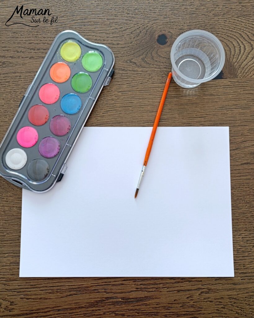 Créer un champ de fleurs Arc-en-ciel avec graphismes noirs : activité créative, peinture, dessins et manuelle enfants - Peindre des tâches aux couleurs de l'arc-en-ciel avec de la peinture type aquarelle pour enfants - Couleurs fluos - Découpage et collage - Dessins et fond noirs pour le contraste - Décoration DIY Fait maison - Arts visuels et Bricolage facile - Thème fleurs, nature, printemps, jardin, météo - Bricolage et décoration sympa et facile - Arts visuels maternelle et élémentaire - Cycles 1 et 2 - Créativité - tutoriel photos - mslf