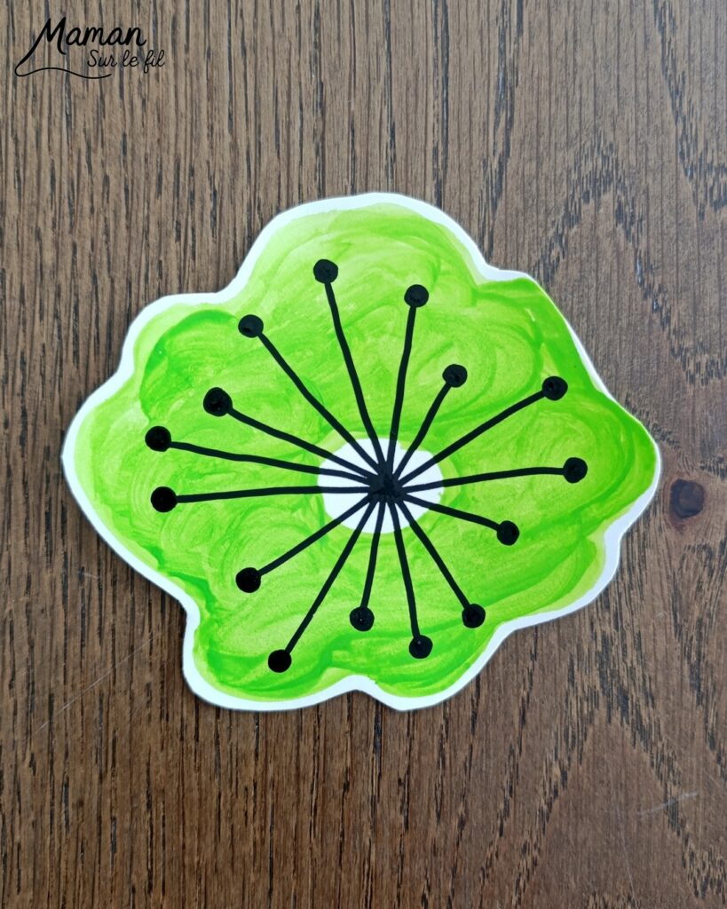 Créer un champ de fleurs Arc-en-ciel avec graphismes noirs : activité créative, peinture, dessins et manuelle enfants - Peindre des tâches aux couleurs de l'arc-en-ciel avec de la peinture type aquarelle pour enfants - Couleurs fluos - Découpage et collage - Dessins et fond noirs pour le contraste - Décoration DIY Fait maison - Arts visuels et Bricolage facile - Thème fleurs, nature, printemps, jardin, météo - Bricolage et décoration sympa et facile - Arts visuels maternelle et élémentaire - Cycles 1 et 2 - Créativité - tutoriel photos - mslf