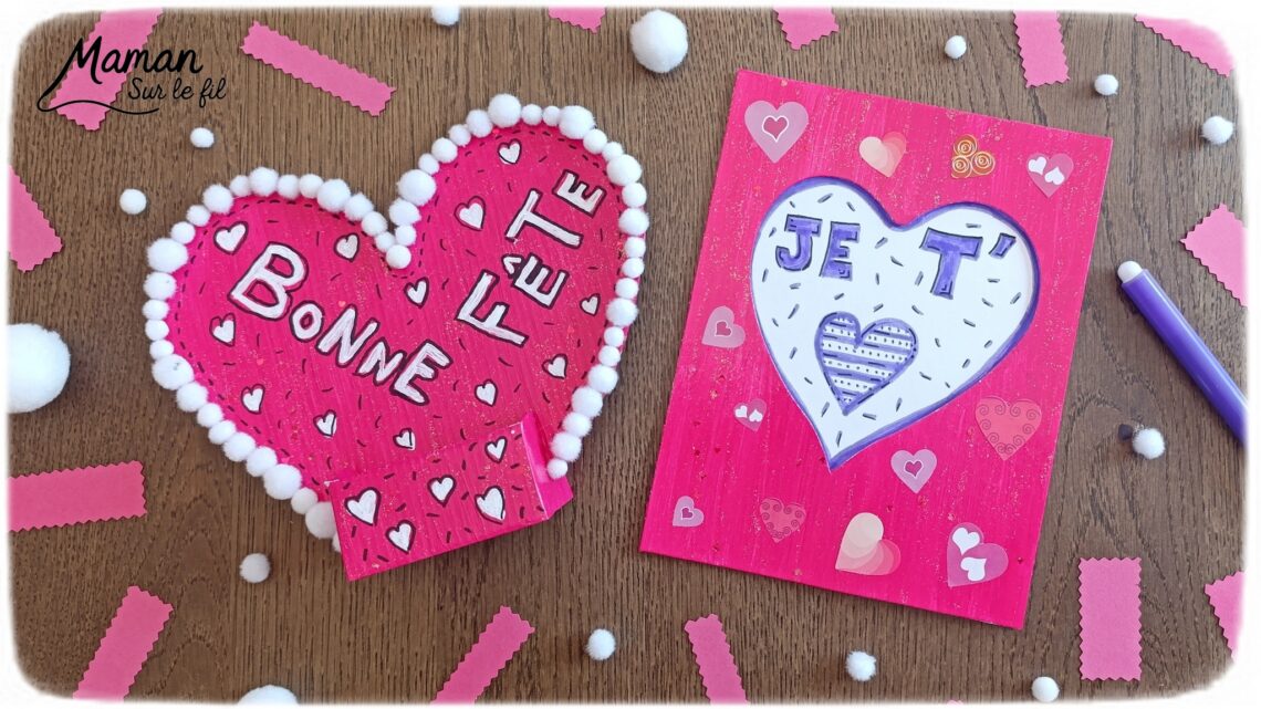 Fabriquer une carte et un support de téléphone en carton pour la fête des mères : activité créative, peinture, dessins et manuelle enfants - Matériel et supports en carton de chez Cléopâtre - Idée Cadeau à petit prix - Peinture rose, empreintes de doigts pour les coeurs, paillettes avec gel pailleté plein d'amour - Décor avec pompons blanc et message blanc et noir - Cadeau à offrir DIY Fait maison - Décoration DIY Fait maison - Arts visuels et Bricolage facile - Thème amour, amitié, Saint Valentin, fête des mères, grands-mères, pères, grands-pères - Bricolage et décoration sympa et facile - Arts visuels maternelle et élémentaire - Cycles 1 et 2 - Créativité - tutoriel photos - mslf