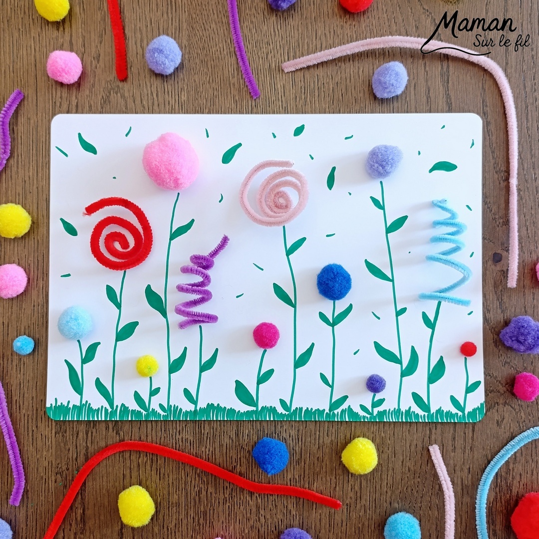 Créer un champ de fleurs avec des pompons et des fils chenille : activité créative, dessin et manuelle enfants - Volume et relief apportés par les pompons et les fils chenille torsadés différemment - Formes et couleurs différentes - Dessins et graphismes verts pour les détails : tiges, herbe, feuilles - Collage 3D - Décoration DIY Fait maison - Arts visuels et Bricolage facile - Thème fleurs, nature, printemps, jardin - Bricolage et décoration sympa et facile - Arts visuels maternelle et élémentaire - Cycles 1 et 2 - Créativité - tutoriel photos - mslf
