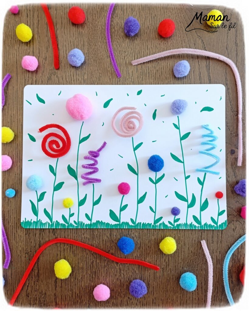 Créer un champ de fleurs avec des pompons et des fils chenille : activité créative, dessin et manuelle enfants - Volume et relief apportés par les pompons et les fils chenille torsadés différemment - Formes et couleurs différentes - Dessins et graphismes verts pour les détails : tiges, herbe, feuilles - Collage 3D - Décoration DIY Fait maison - Arts visuels et Bricolage facile - Thème fleurs, nature, printemps, jardin - Bricolage et décoration sympa et facile - Arts visuels maternelle et élémentaire - Cycles 1 et 2 - Créativité - tutoriel photos - mslf