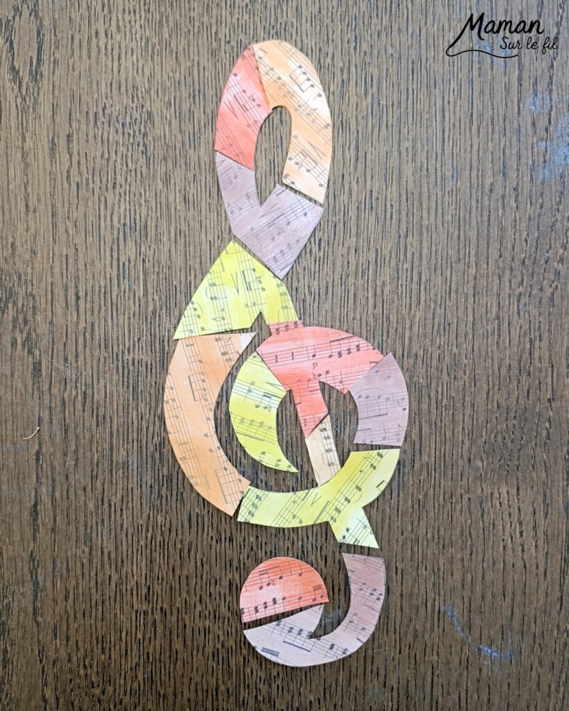 Créer une clé de sol avec des partitions colorées : activité créative, peinture et manuelle enfants - Peindre des partitions avec de la peinture type aquarelle - Travail autour des couleurs froides et chaudes - Découpage et collage - Dessins et contours en noir - Décoration DIY Fait maison - Arts visuels et Bricolage facile - Thème fête de la musique, instruments de musique, été - Bricolage et décoration sympa et facile - Arts visuels maternelle et élémentaire - Cycles 1 et 2 - Créativité - tutoriel photos - mslf