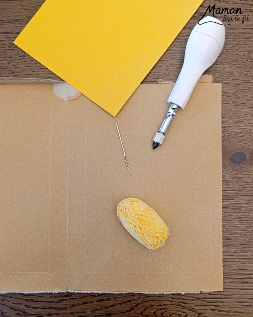 Créer un petit soleil mignon à broder : activité créative, récup' et manuelle enfants - Recyclage, surcyclage de carton - Trous, broderie avec fil ou laine - Dessin pour un visage mignon et kawai - Travail de la motricité fine et de la coordination Oeil-Main - Graphismes - Décoration DIY Fait maison - Arts visuels et Bricolage facile - Thème été, météo - Bricolage et décoration sympa et facile - Arts visuels maternelle et élémentaire - Cycles 1 et 2 - Créativité - tutoriel photos - mslf