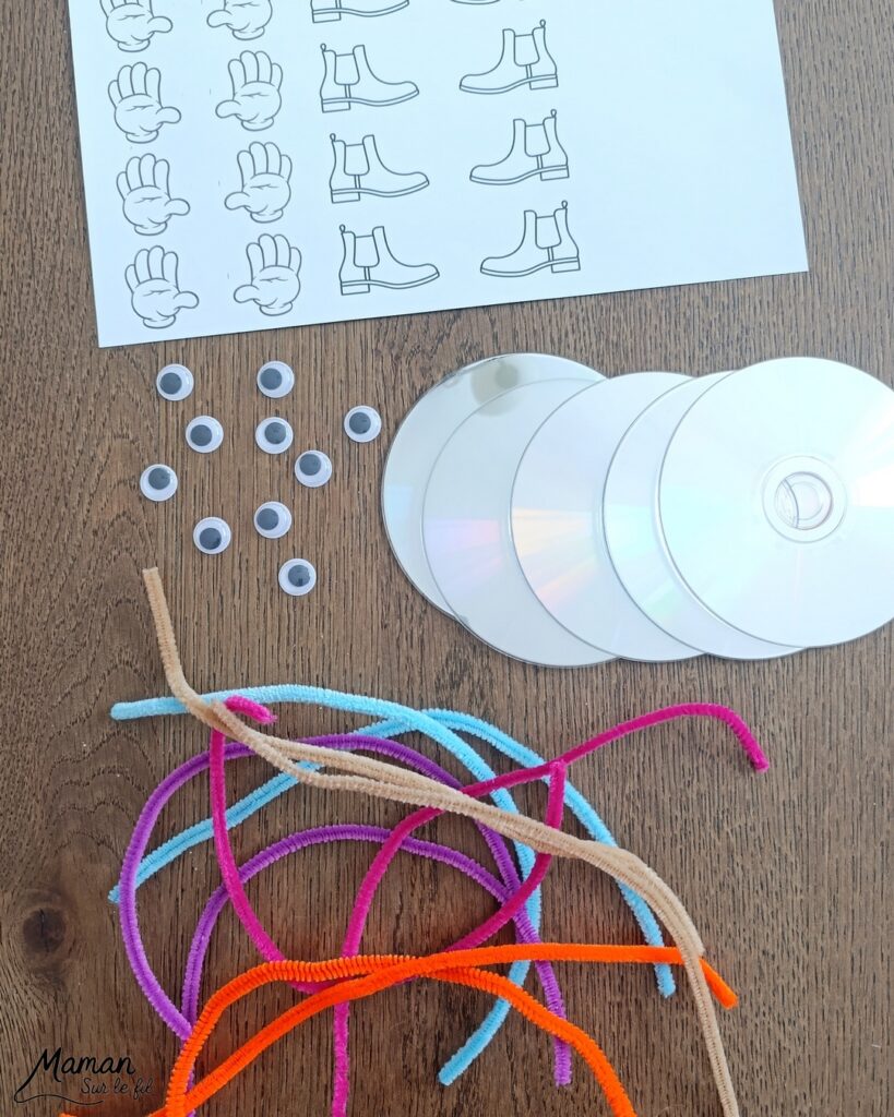 Fabriquer des bonhommes rigolos avec des vieux CD : activité créative, récup' et manuelle enfants - Recyclage, surcyclage d'anciens compact disc (CD) abîmés - Yeux mobiles, fils chenille colorés pour les bras et les jambes - Chaussures et mains imprimées et découpées -Drôles de visages et de positions - Décoration DIY Fait maison - Arts visuels et Bricolage facile - Thème fête de la musique, instruments de musique, été - Bricolage et décoration sympa et facile - Arts visuels maternelle et élémentaire - Cycles 1 et 2 - Créativité - tutoriel photos et vidéo - mslf