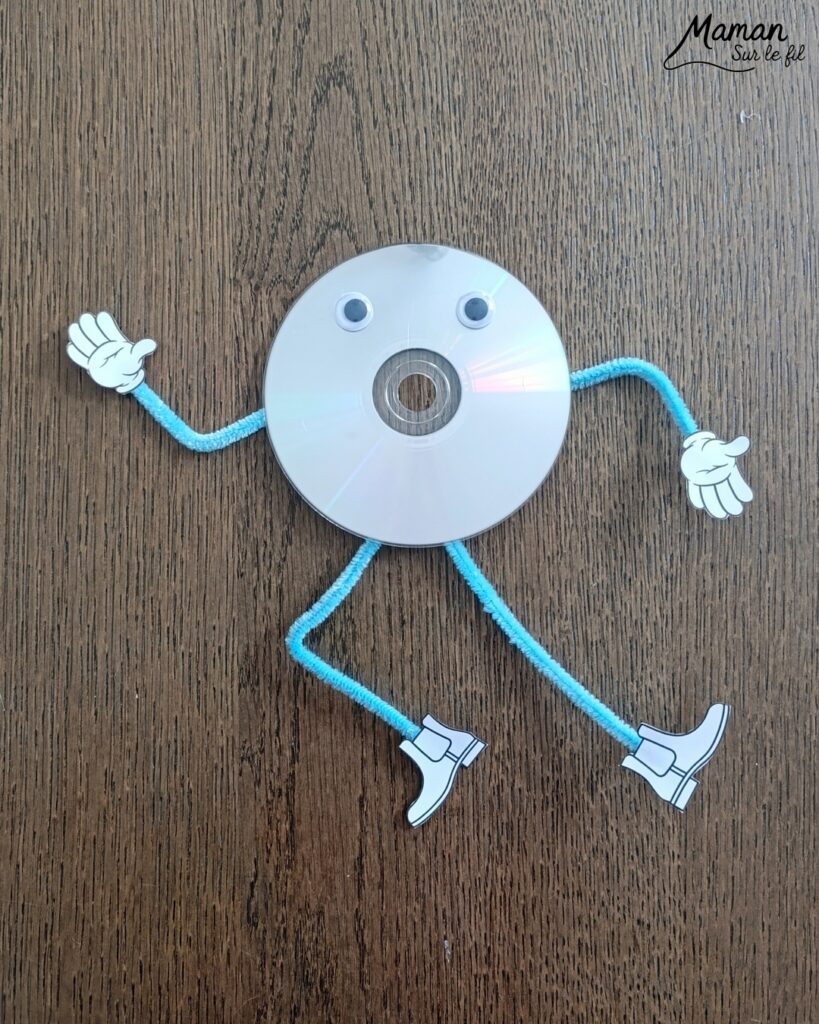 Fabriquer des bonhommes rigolos avec des vieux CD : activité créative, récup' et manuelle enfants - Recyclage, surcyclage d'anciens compact disc (CD) abîmés - Yeux mobiles, fils chenille colorés pour les bras et les jambes - Chaussures et mains imprimées et découpées -Drôles de visages et de positions - Décoration DIY Fait maison - Arts visuels et Bricolage facile - Thème fête de la musique, instruments de musique, été - Bricolage et décoration sympa et facile - Arts visuels maternelle et élémentaire - Cycles 1 et 2 - Créativité - tutoriel photos et vidéo - mslf