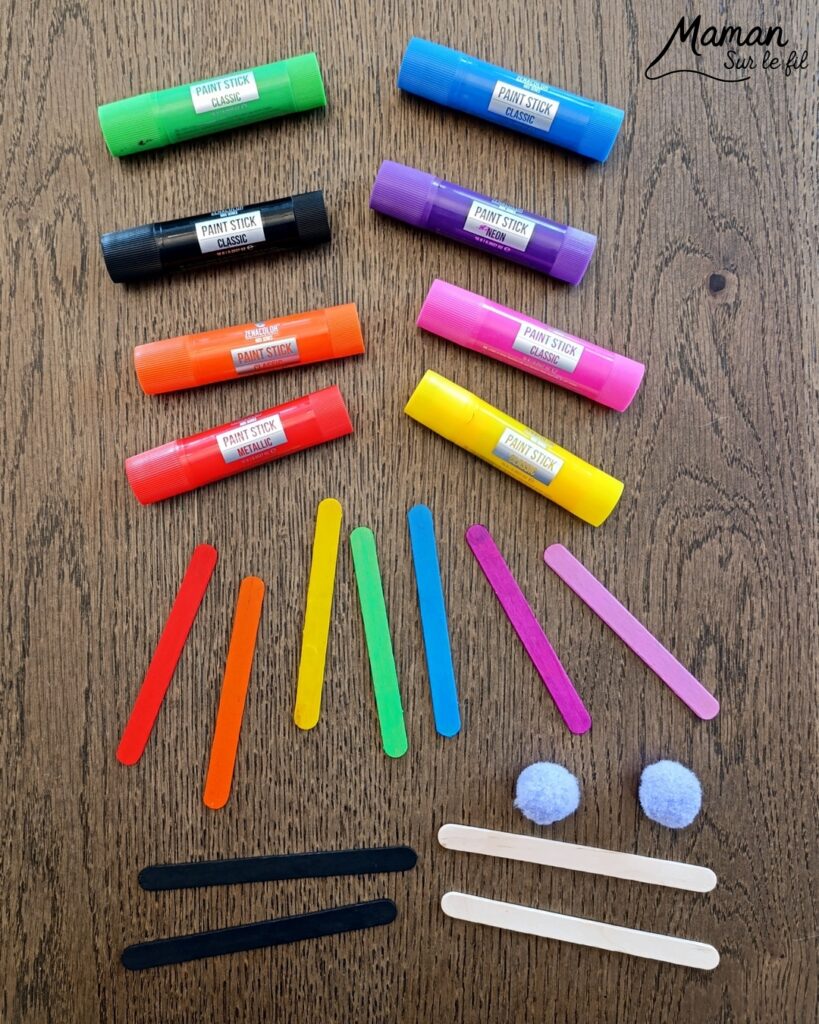 Fabriquer des instruments de musique avec des bâtonnets de glace en bois : activité créative, récup', peinture et manuelle enfants - Recyclage, surcyclage de bâtonnets de glace en bois - Gouache en stick aux couleurs de l'arc-en-ciel pour le xylophone - Pompons pour les baguettes - Noir et blanc pour le clavier de piano - Décoration DIY Fait maison - Arts visuels et Bricolage facile - Thème fête de la musique, instruments de musique, été - Bricolage et décoration sympa et facile - Arts visuels maternelle et élémentaire - Cycles 1 et 2 - Créativité - tutoriel photos - mslf