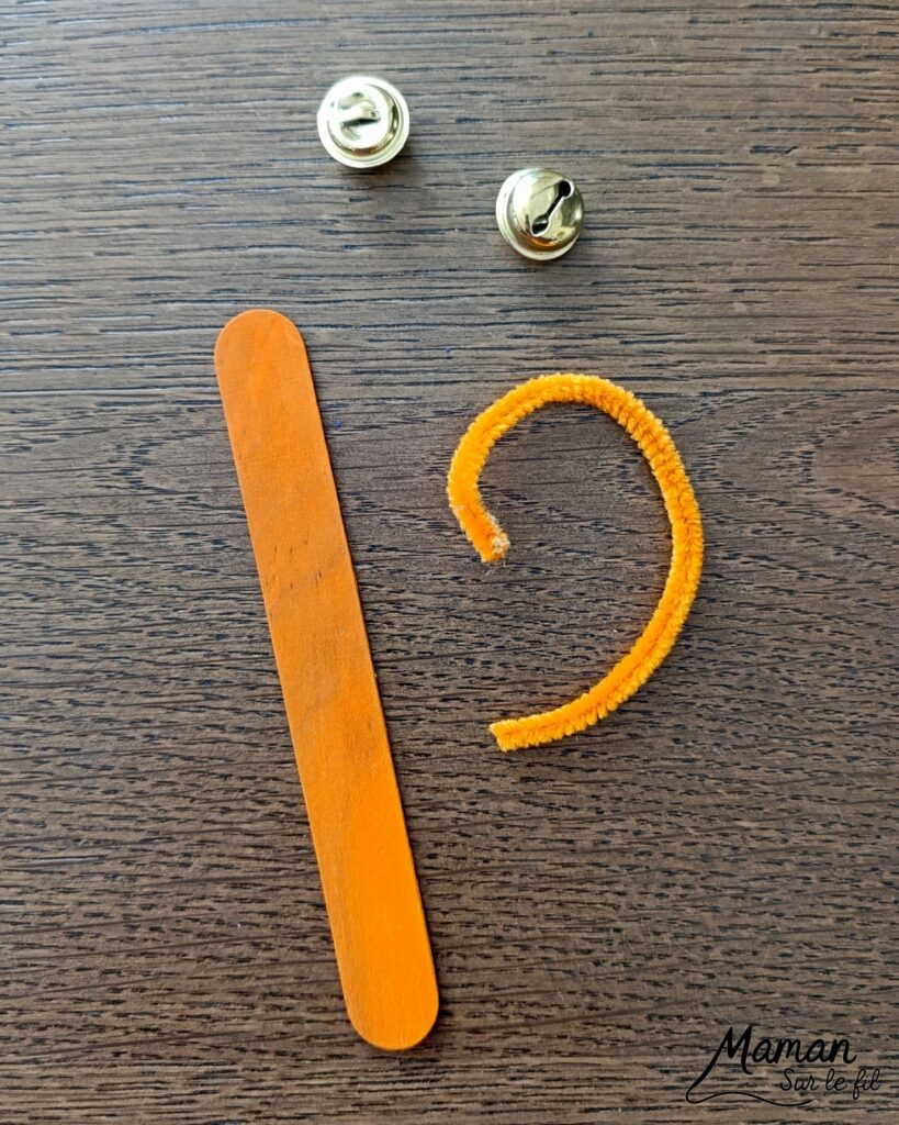 Fabriquer des maracas DIY à grelots : activité créative, récup' et manuelle enfants - Recyclage, surcyclage de bâtonnets de glace en bois - Gros bâtonnets colorés, fils chenille et grelots - Bricolage rapide et facile - Décoration DIY Fait maison - Arts visuels et Bricolage facile - Thème fête de la musique, instruments de musique fait maison, été - Bricolage et décoration sympa et facile - Arts visuels maternelle et élémentaire - Cycles 1 et 2 - Créativité - tutoriel photos et vidéos - mslf