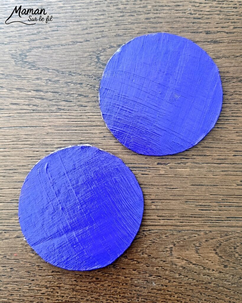 Fabriquer un petit tambourin avec du carton et des perles : activité créative, récup', peinture et manuelle enfants - Recyclage, surcyclage de carton - Cercles en carton , peinture et marqueurs Peinture pour la décoration - Crayon de couleur pour la poignée - Laine et perles en bois pour les percussions - Décoration DIY Fait maison - Arts visuels et Bricolage facile - Thème fête de la musique, instruments de musique, été - Bricolage et décoration sympa et facile - Arts visuels maternelle et élémentaire - Cycles 1 et 2 - Créativité - tutoriel photos et vidéos - mslf
