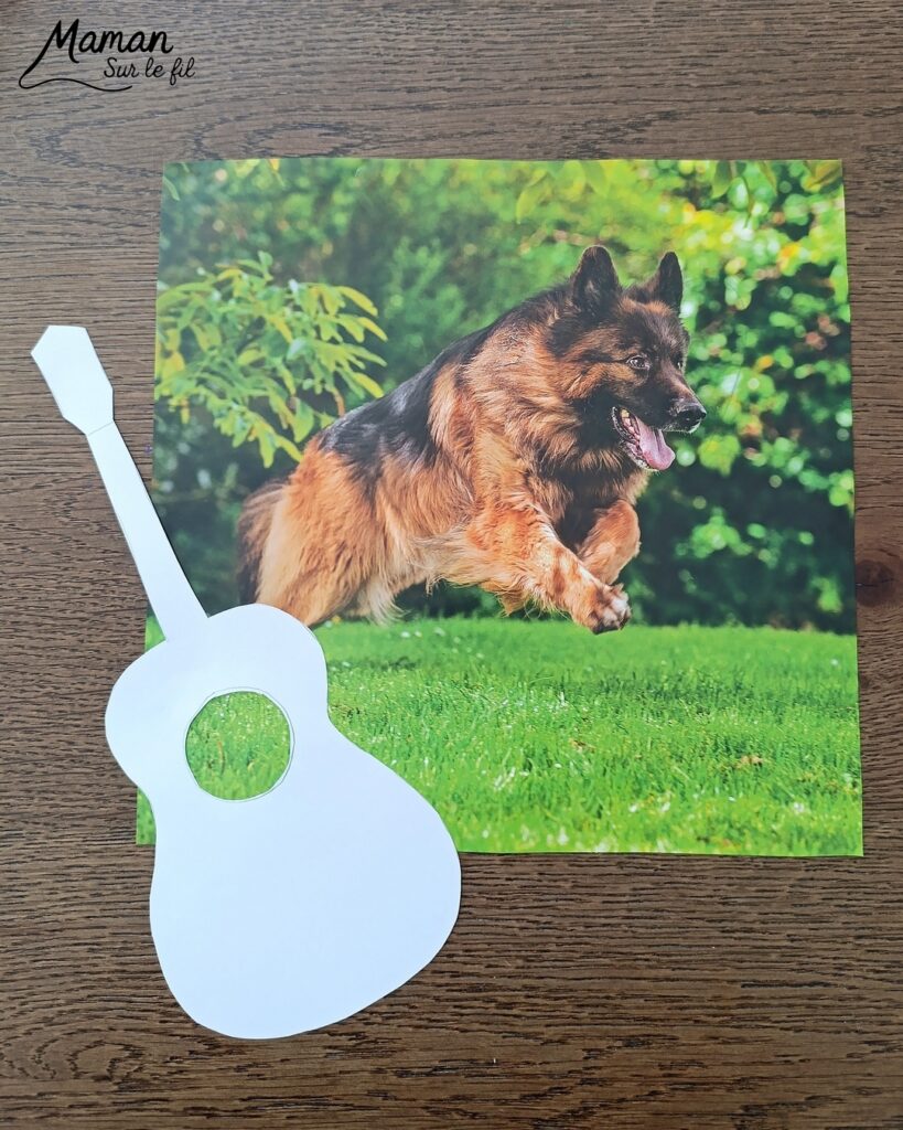 Créer des guitares en mosaïque de vieux calendriers : activité créative, récup' et manuelle enfants - Recyclage, surcyclage d'anciens calendriers, magazines ou prospectus publicitaires... - Découpage, collage pour effet mosaïque - Photos de chiens - Décoration DIY Fait maison - Arts visuels et Bricolage facile - Thème fête de la musique, instruments de musique, été - Bricolage et décoration sympa et facile - Arts visuels maternelle et élémentaire - Cycles 1 et 2 - Créativité - tutoriel photos - mslf