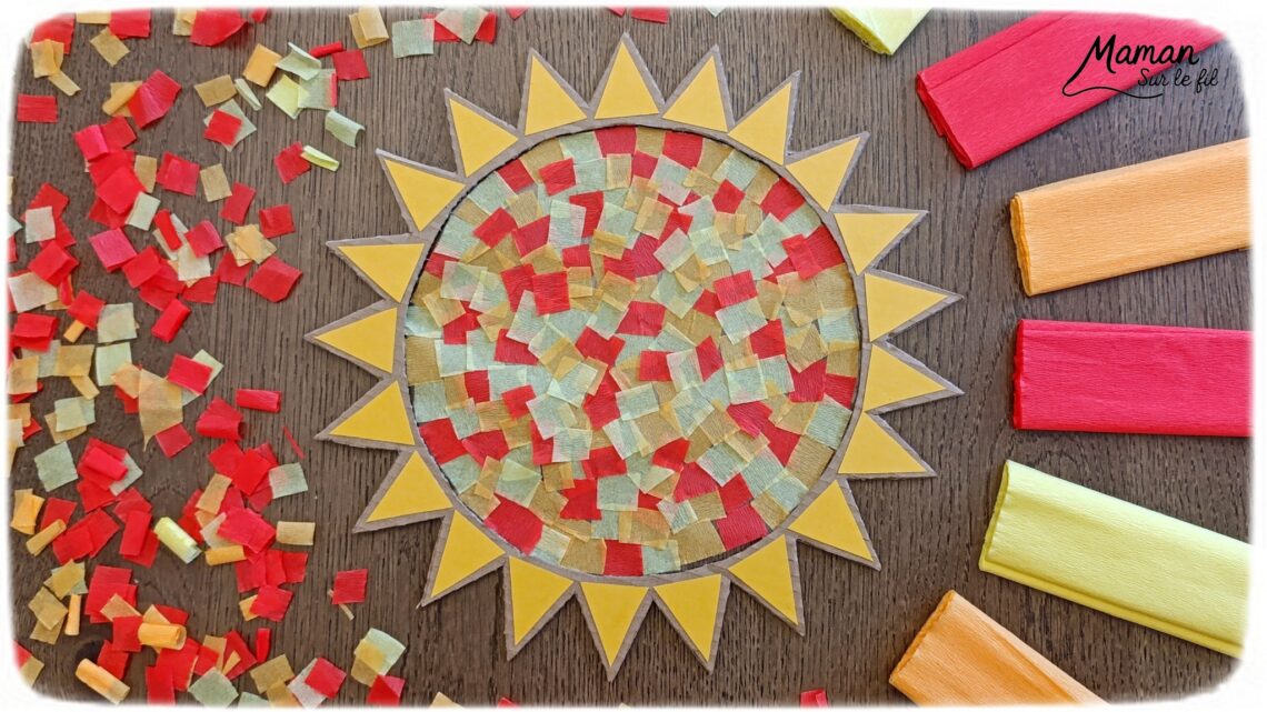 Fabriquer un soleil en récup' façon Attrape-soleil : activité créative, récup' et manuelle enfants - Recyclage, surcyclage de carton - Découpage, collage de papier pour les rayons - Papier autocollant pour couverture de livre pour le centre - Découpage et collage de petits carrés de papier crépon - Transparence - Décoration DIY Fait maison - Arts visuels et Bricolage facile - Thème été, météo - Bricolage et décoration sympa et facile - Arts visuels maternelle et élémentaire - Cycles 1 et 2 - Créativité - tutoriel photos et vidéo - mslf
