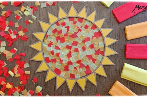 Fabriquer un soleil en récup' façon Attrape-soleil : activité créative, récup' et manuelle enfants - Recyclage, surcyclage de carton - Découpage, collage de papier pour les rayons - Papier autocollant pour couverture de livre pour le centre - Découpage et collage de petits carrés de papier crépon - Transparence - Décoration DIY Fait maison - Arts visuels et Bricolage facile - Thème été, météo - Bricolage et décoration sympa et facile - Arts visuels maternelle et élémentaire - Cycles 1 et 2 - Créativité - tutoriel photos et vidéo - mslf
