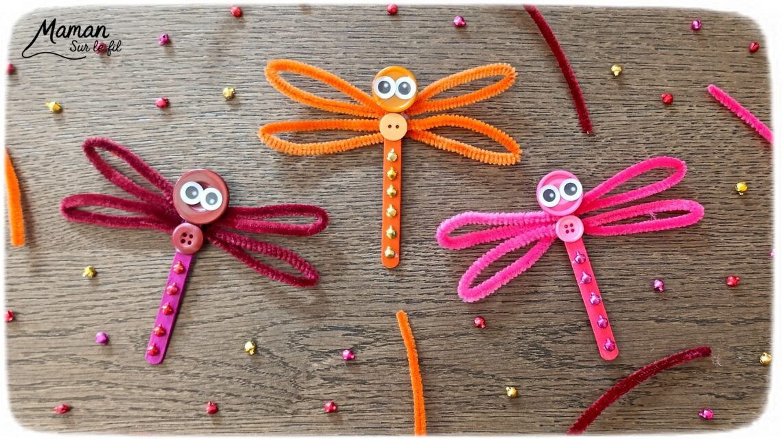 Fabriquer de jolies libellules avec fils chenille et récup' + présentation des nouveaux magazines Salamandre : activité créative, peinture et manuelle et lecture enfants - Les libellules sont fabriquées avec des fils chenille, des bâtonnets de glace en bois, des boutons, des gommettes Yeux et des mini grelots pour le côté musical - Recyclage, surcylage, sensoriel - Avis sur les nouveaux magazines Petite Salamandre sur les libellules, Salamandre Junior sur les moustiques, et Revue Salamandre sur les tiques - Magazines parfaits pour 4 à 99 ans, enfants et adultes, amoureux de la nature et des animaux - Maternelle, Primaire et collège - 3 versions pour tout âge - Complet et qualitatif - Reportages, belles photos, BD, jeux, activités manuelles... - Bricolage et décoration DIY et facile - Bricolage Fait maison, décoration - Thème Animaux et nature, insectes et petites bêtes, fête de la musique, printemps, été - Bricolage sympa et facile - Code promo pour un numéro gratuit - Arts visuels Maternelle et cycle 2 - Maternelle et élémentaire - Créativité et lecture jeunesse - Cycle 1 ou 2 - tutoriel photos - mslf