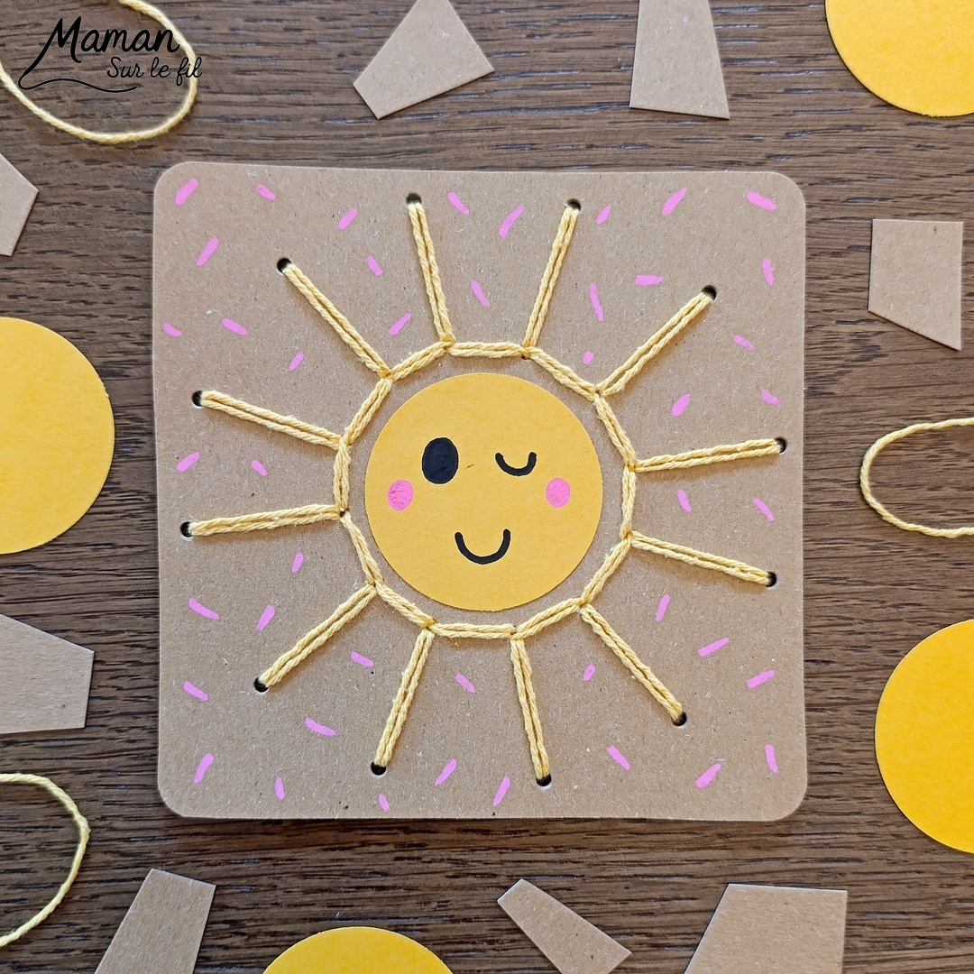 Créer un petit soleil mignon à broder : activité créative, récup' et manuelle enfants - Recyclage, surcyclage de carton - Trous, broderie avec fil ou laine - Dessin pour un visage mignon et kawai - Travail de la motricité fine et de la coordination Oeil-Main - Graphismes - Décoration DIY Fait maison - Arts visuels et Bricolage facile - Thème été, météo - Bricolage et décoration sympa et facile - Arts visuels maternelle et élémentaire - Cycles 1 et 2 - Créativité - tutoriel photos - mslf