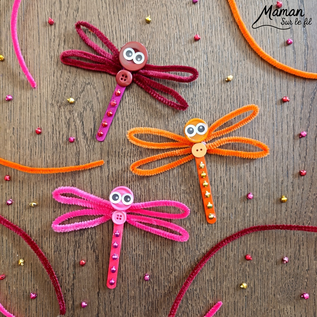Fabriquer de jolies libellules avec fils chenille et récup' + présentation des nouveaux magazines Salamandre : activité créative, peinture et manuelle et lecture enfants - Les libellules sont fabriquées avec des fils chenille, des bâtonnets de glace en bois, des boutons, des gommettes Yeux et des mini grelots pour le côté musical - Recyclage, surcylage, sensoriel - Avis sur les nouveaux magazines Petite Salamandre sur les libellules, Salamandre Junior sur les moustiques, et Revue Salamandre sur les tiques - Magazines parfaits pour 4 à 99 ans, enfants et adultes, amoureux de la nature et des animaux - Maternelle, Primaire et collège - 3 versions pour tout âge - Complet et qualitatif - Reportages, belles photos, BD, jeux, activités manuelles... - Bricolage et décoration DIY et facile - Bricolage Fait maison, décoration - Thème Animaux et nature, insectes et petites bêtes, fête de la musique, printemps, été - Bricolage sympa et facile - Code promo pour un numéro gratuit - Arts visuels Maternelle et cycle 2 - Maternelle et élémentaire - Créativité et lecture jeunesse - Cycle 1 ou 2 - tutoriel photos - mslf