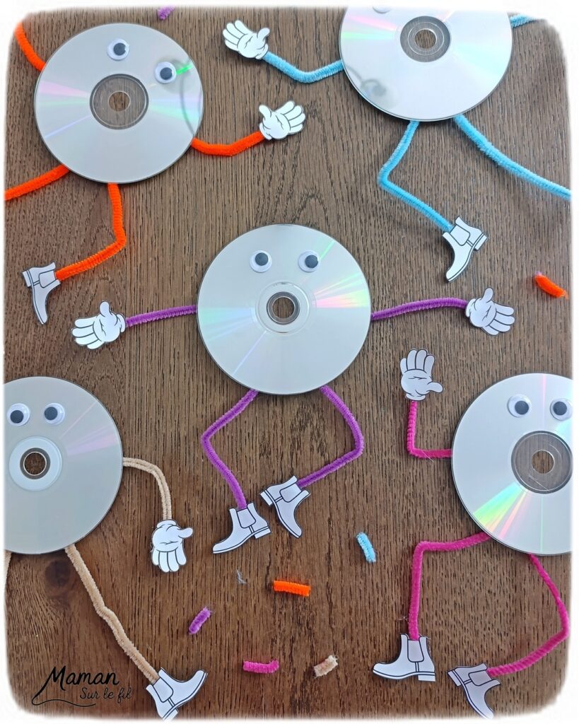 Fabriquer des bonhommes rigolos avec des vieux CD : activité créative, récup' et manuelle enfants - Recyclage, surcyclage d'anciens compact disc (CD) abîmés - Yeux mobiles, fils chenille colorés pour les bras et les jambes - Chaussures et mains imprimées et découpées -Drôles de visages et de positions - Décoration DIY Fait maison - Arts visuels et Bricolage facile - Thème fête de la musique, instruments de musique, été - Bricolage et décoration sympa et facile - Arts visuels maternelle et élémentaire - Cycles 1 et 2 - Créativité - tutoriel photos et vidéo - mslf