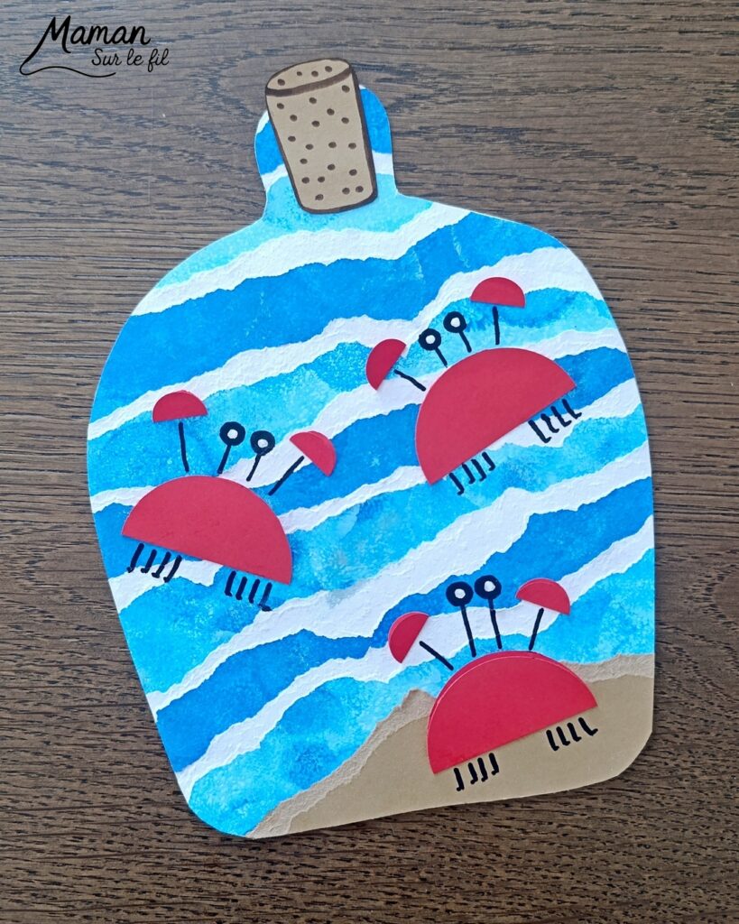 Créer une bouteille d'été et ses petits crabes : activité créative, peinture, papier et manuelle enfants - Peinture aux tampons en camaïeu de bleu - Papier déchiré pour les vagues - Bouteille estivale souvenir - Découpage et collage de papier pour le sable, le bouchon et les crabes - Géométrie, cercles, compas - Dessin pour les détails - Décoration DIY Fait maison - Arts visuels et Bricolage facile - Thème animaux marins, mer, océans, plage, été, vacances - Bricolage et décoration sympa et facile - Arts visuels maternelle et élémentaire - Cycles 1 et 2 - Créativité - tutoriel photos - mslf