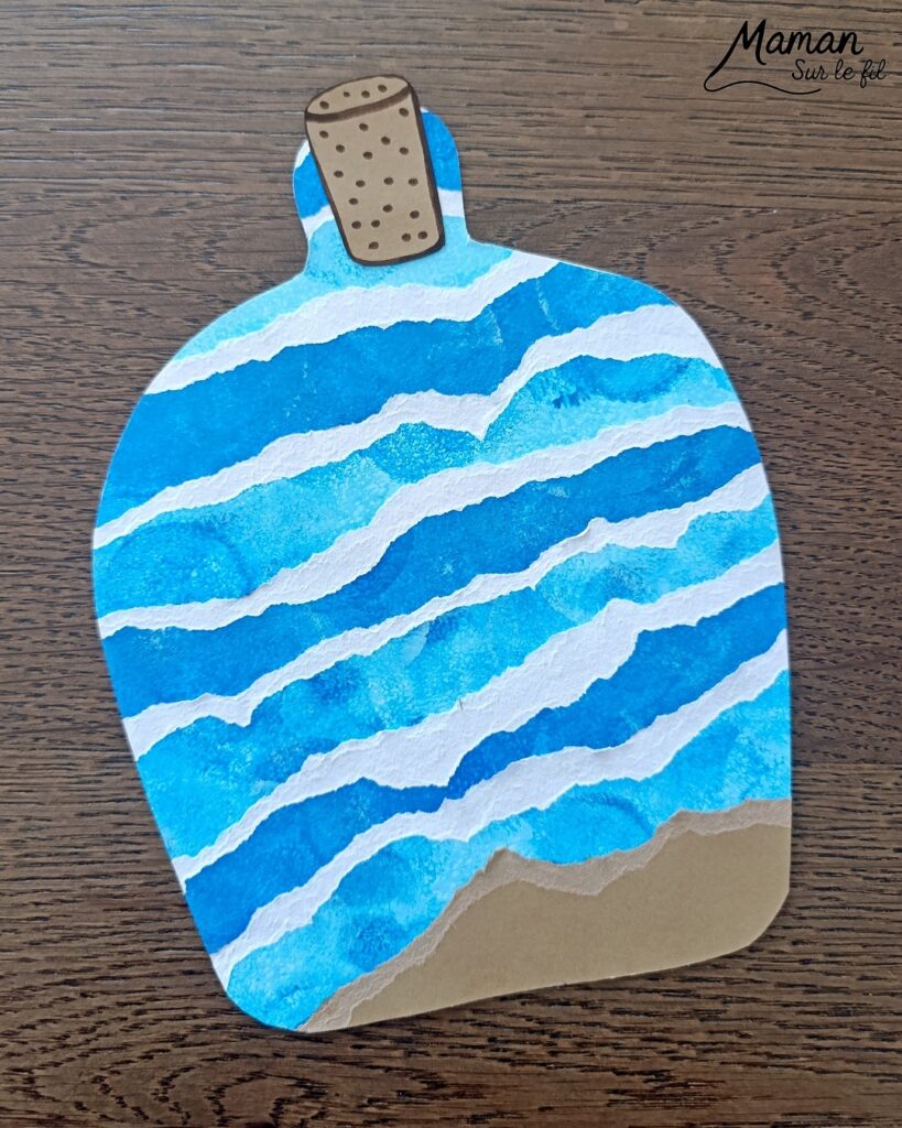 Créer une bouteille d'été et ses petits crabes : activité créative, peinture, papier et manuelle enfants - Peinture aux tampons en camaïeu de bleu - Papier déchiré pour les vagues - Bouteille estivale souvenir - Découpage et collage de papier pour le sable, le bouchon et les crabes - Géométrie, cercles, compas - Dessin pour les détails - Décoration DIY Fait maison - Arts visuels et Bricolage facile - Thème animaux marins, mer, océans, plage, été, vacances - Bricolage et décoration sympa et facile - Arts visuels maternelle et élémentaire - Cycles 1 et 2 - Créativité - tutoriel photos - mslf