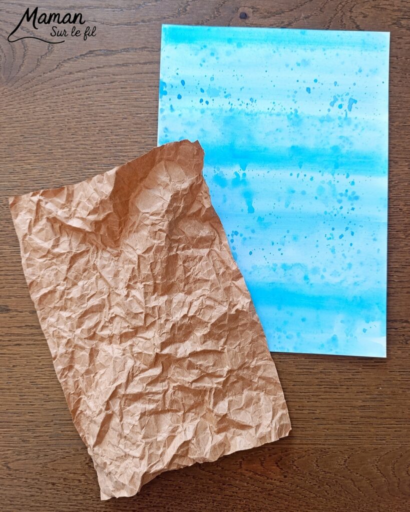 Créer un château de sable avec du papier Kraft froissé : activité créative, papier, peinture et manuelle enfants - Froissage, découpage et collage de papier -Fond en bande de peinture façon aquarelle et peinture éclaboussée - Technique de peinture ludique - Dessins - Décoration DIY Fait maison - Arts visuels et Bricolage facile - Thème mer, océans, plage, été, vacances, loisirs - Bricolage et décoration sympa et facile - Arts visuels maternelle et élémentaire - Cycles 1 et 2 - Créativité - tutoriel photos et vidéo - mslf
