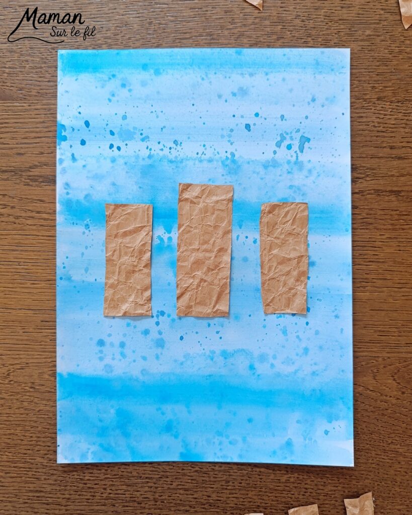 Créer un château de sable avec du papier Kraft froissé : activité créative, papier, peinture et manuelle enfants - Froissage, découpage et collage de papier -Fond en bande de peinture façon aquarelle et peinture éclaboussée - Technique de peinture ludique - Dessins - Décoration DIY Fait maison - Arts visuels et Bricolage facile - Thème mer, océans, plage, été, vacances, loisirs - Bricolage et décoration sympa et facile - Arts visuels maternelle et élémentaire - Cycles 1 et 2 - Créativité - tutoriel photos et vidéo - mslf