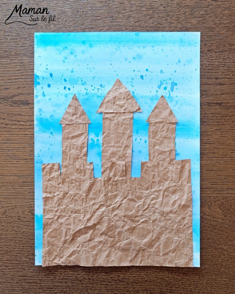 Créer un château de sable avec du papier Kraft froissé : activité créative, papier, peinture et manuelle enfants - Froissage, découpage et collage de papier -Fond en bande de peinture façon aquarelle et peinture éclaboussée - Technique de peinture ludique - Dessins - Décoration DIY Fait maison - Arts visuels et Bricolage facile - Thème mer, océans, plage, été, vacances, loisirs - Bricolage et décoration sympa et facile - Arts visuels maternelle et élémentaire - Cycles 1 et 2 - Créativité - tutoriel photos et vidéo - mslf