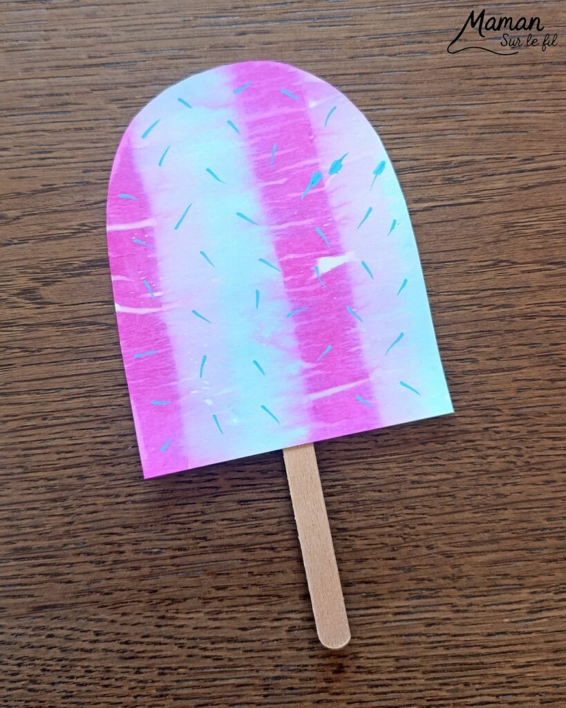 Créer des glaces colorées avec du papier crépon : activité créative, récup', peinture et manuelle enfants - Recyclage, surcyclage de bâtonnets de glace en bois - Technique de peinture avec bandes, carrés de papier crépon et eau au pulvérisateur - Mosaïque, dessins, graphismes - Décoration DIY Fait maison - Arts visuels et Bricolage facile - Thème gourmandises, goûters, vacances, été - Bricolage et décoration sympa et facile - Arts visuels maternelle et élémentaire, adultes - Cycles 1 et 2 - Créativité - tutoriel photos - mslf