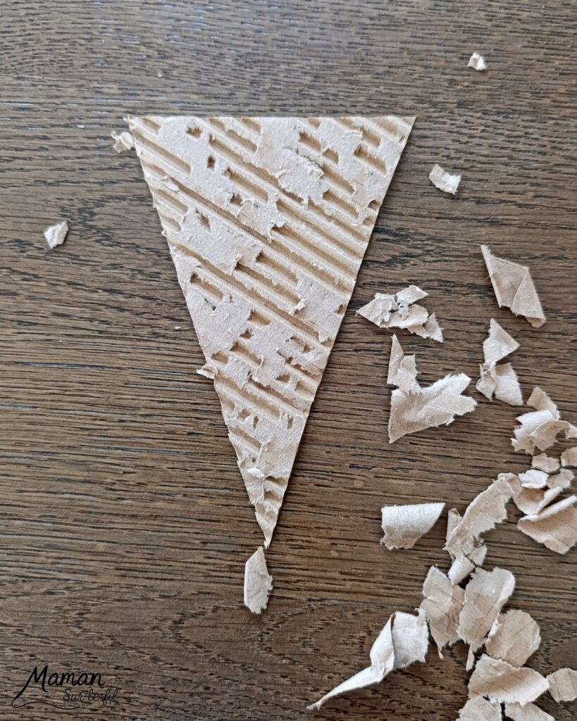 Fabriquer une glace avec du carton ondulé et des boules de papier de soie froissé : activité créative, récup' et manuelle enfants - Recyclage, surcyclage de carton épais et déchiré - Collage de boules de papier de soie froissé pour la texture et un effet 3D et en relief - Dessin et graphismes - Décoration DIY Fait maison - Arts visuels et Bricolage facile - Thème gourmandises, goûters, vacances, été - Bricolage et décoration sympa et facile - Arts visuels maternelle et élémentaire, adultes - Cycles 1 et 2 - Créativité - tutoriel photos et vidéo - mslf