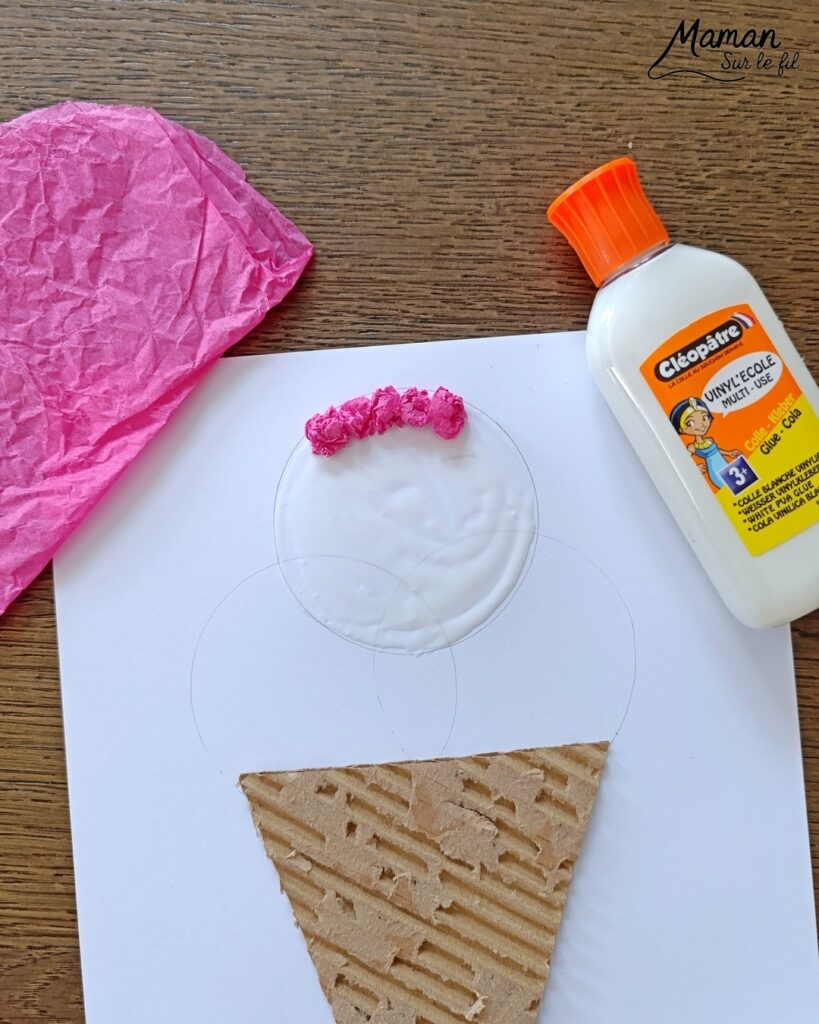 Fabriquer une glace avec du carton ondulé et des boules de papier de soie froissé : activité créative, récup' et manuelle enfants - Recyclage, surcyclage de carton épais et déchiré - Collage de boules de papier de soie froissé pour la texture et un effet 3D et en relief - Dessin et graphismes - Décoration DIY Fait maison - Arts visuels et Bricolage facile - Thème gourmandises, goûters, vacances, été - Bricolage et décoration sympa et facile - Arts visuels maternelle et élémentaire, adultes - Cycles 1 et 2 - Créativité - tutoriel photos et vidéo - mslf