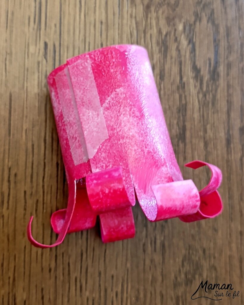 Fabriquer des pieuvres mignonnes avec des rouleaux en carton : activité créative, peinture, récup' et manuelle enfants - Recyclage, surcyclage de rouleaux de PQ, de papier toilettes en carton - Peinture aux tampons ronds - Découpage, collage, enroulage de papier - Gommettes yeiux et petit noeud pour la décoration - Décoration DIY Fait maison - Arts visuels et Bricolage facile - Thème animaux marins, mer, océans, plage, été - Bricolage et décoration sympa et facile - Arts visuels maternelle et élémentaire, adultes - Cycles 1 et 2 - Créativité - tutoriel photos - mslf