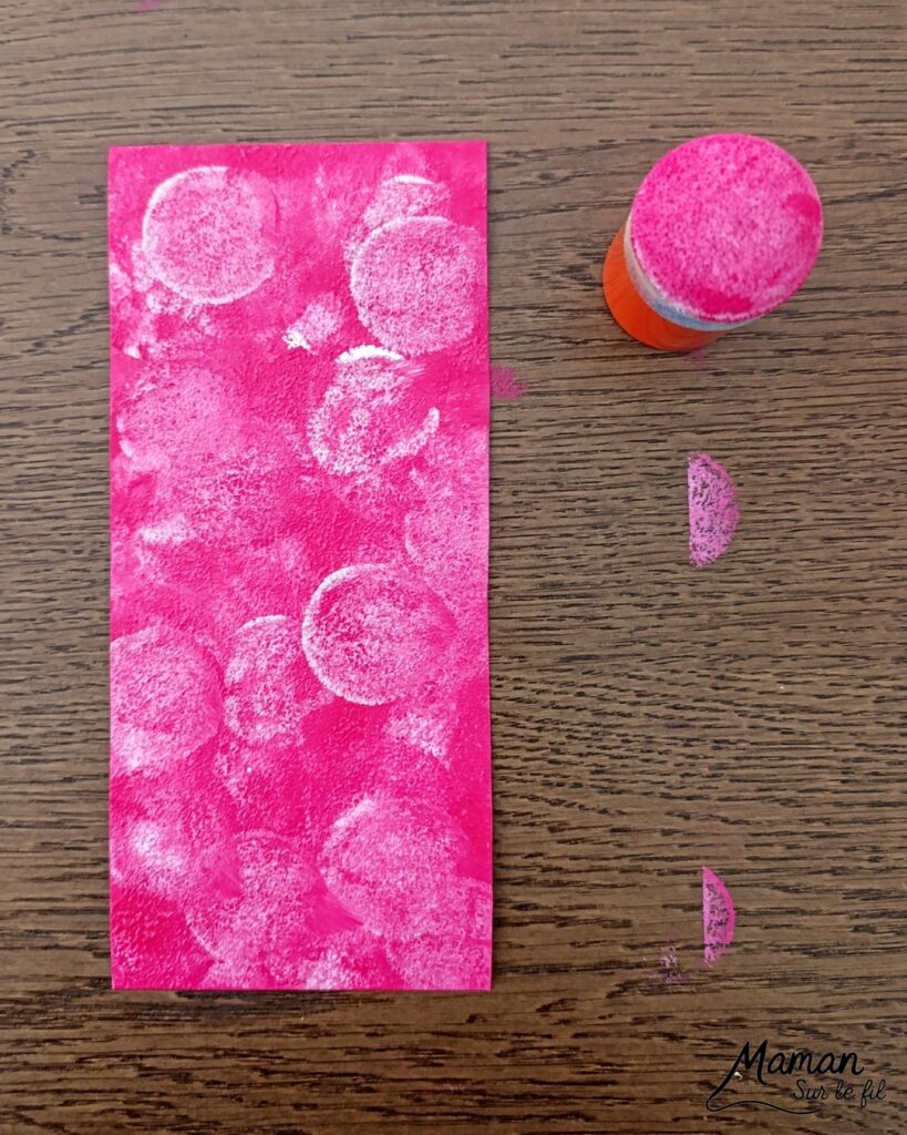 Fabriquer des pieuvres mignonnes avec des rouleaux en carton : activité créative, peinture, récup' et manuelle enfants - Recyclage, surcyclage de rouleaux de PQ, de papier toilettes en carton - Peinture aux tampons ronds - Découpage, collage, enroulage de papier - Gommettes yeiux et petit noeud pour la décoration - Décoration DIY Fait maison - Arts visuels et Bricolage facile - Thème animaux marins, mer, océans, plage, été - Bricolage et décoration sympa et facile - Arts visuels maternelle et élémentaire, adultes - Cycles 1 et 2 - Créativité - tutoriel photos - mslf