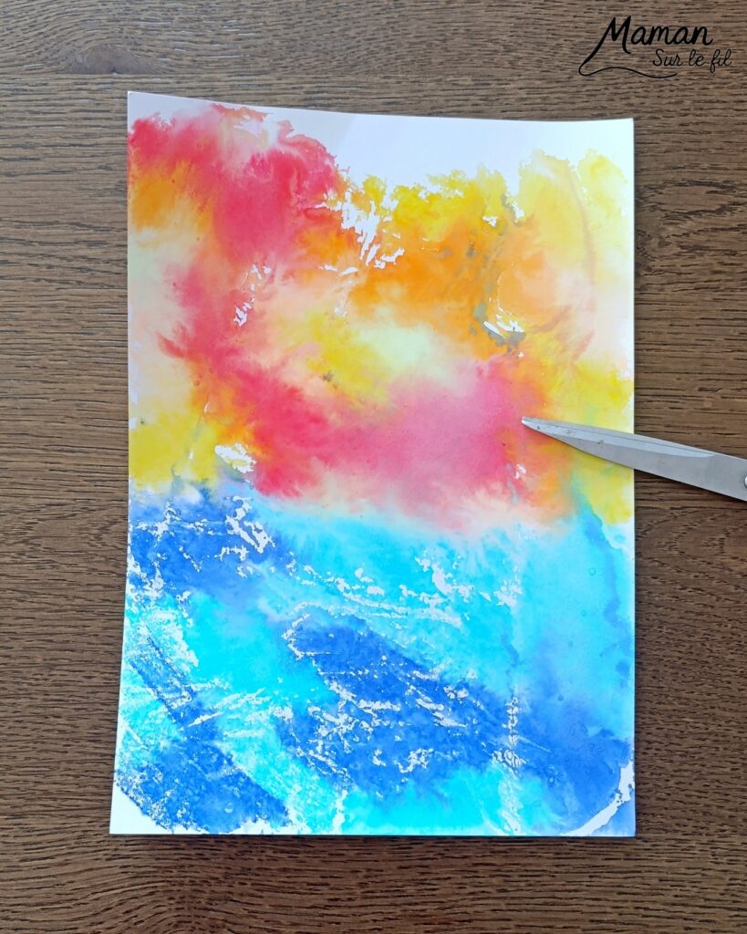 Fabriquer un poisson qui bouge dans son bocal : activité créative, peinture, récup' et manuelle enfants - Technique de Peinture avec papier aluminium, feutres, eau - Recyclage, surcyclage d'un pic à brochettes pour manipuler et faire bouger le poisson - Découpage, collage - Dessins et graphismes en noir pour le contraste - Décoration ey jeu DIY Fait maison - Arts visuels et Bricolage facile - Thème animaux marins, mer, océans, plage, été, 1er avril, poisson d'avril - Bricolage et décoration sympa et facile - Arts visuels maternelle et élémentaire - Cycles 1 ou 2 - Créativité - tutoriel photos et vidéo - mslf