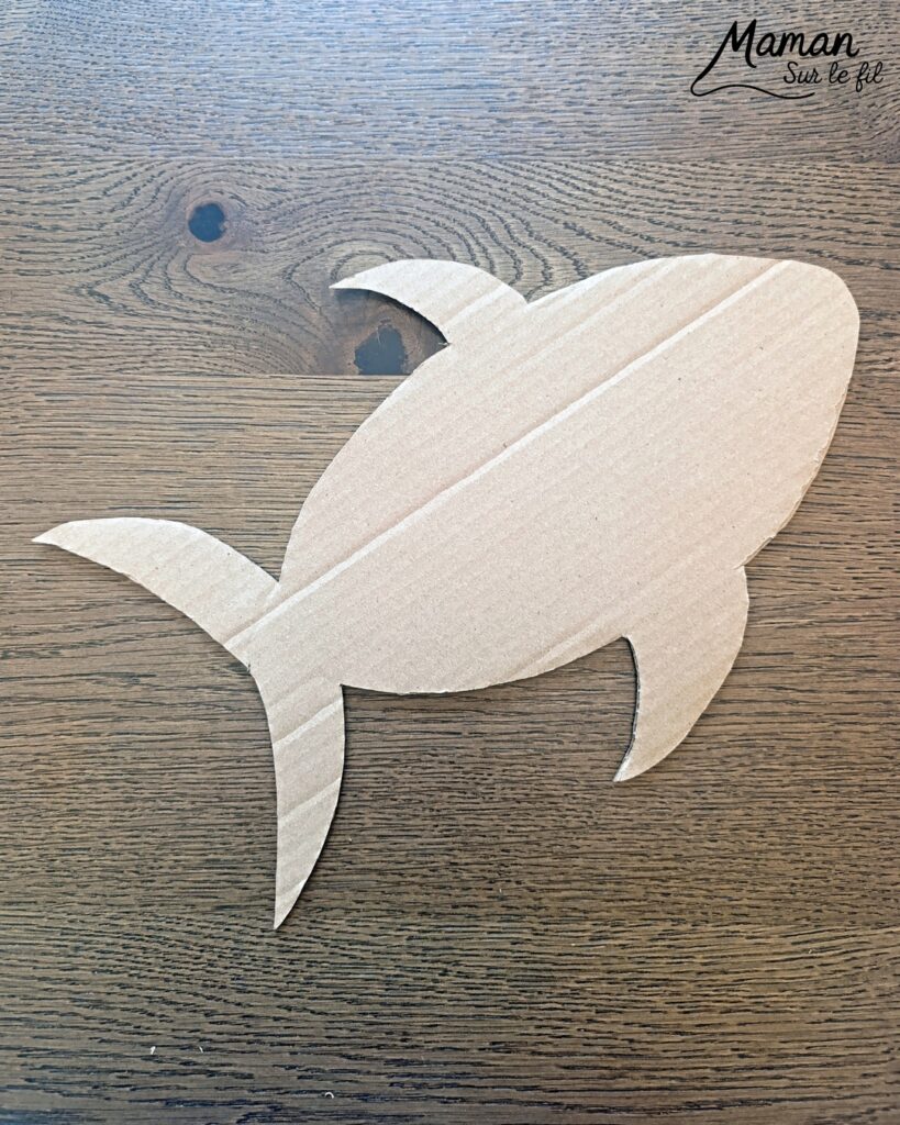 Fabriquer un poisson en récup' de carton, de rouleaux de PQ et paillettes : activité créative, récup', récup' et manuelle enfants - Recyclage, surcyclage de carton et de rouleaux de PQ, de papier toilettes en carton - Découpage, collage pour les écailles - Paillettes pour le côté brilllant - Décoration DIY Fait maison - Arts visuels et Bricolage facile - Thème animaux marins, mer, océans, plage, été, 1er avril, poisson d'avril - Bricolage et décoration sympa et facile - Arts visuels maternelle et élémentaire, adultes - Cycles 1 et 2 - Créativité - tutoriel photos - mslf