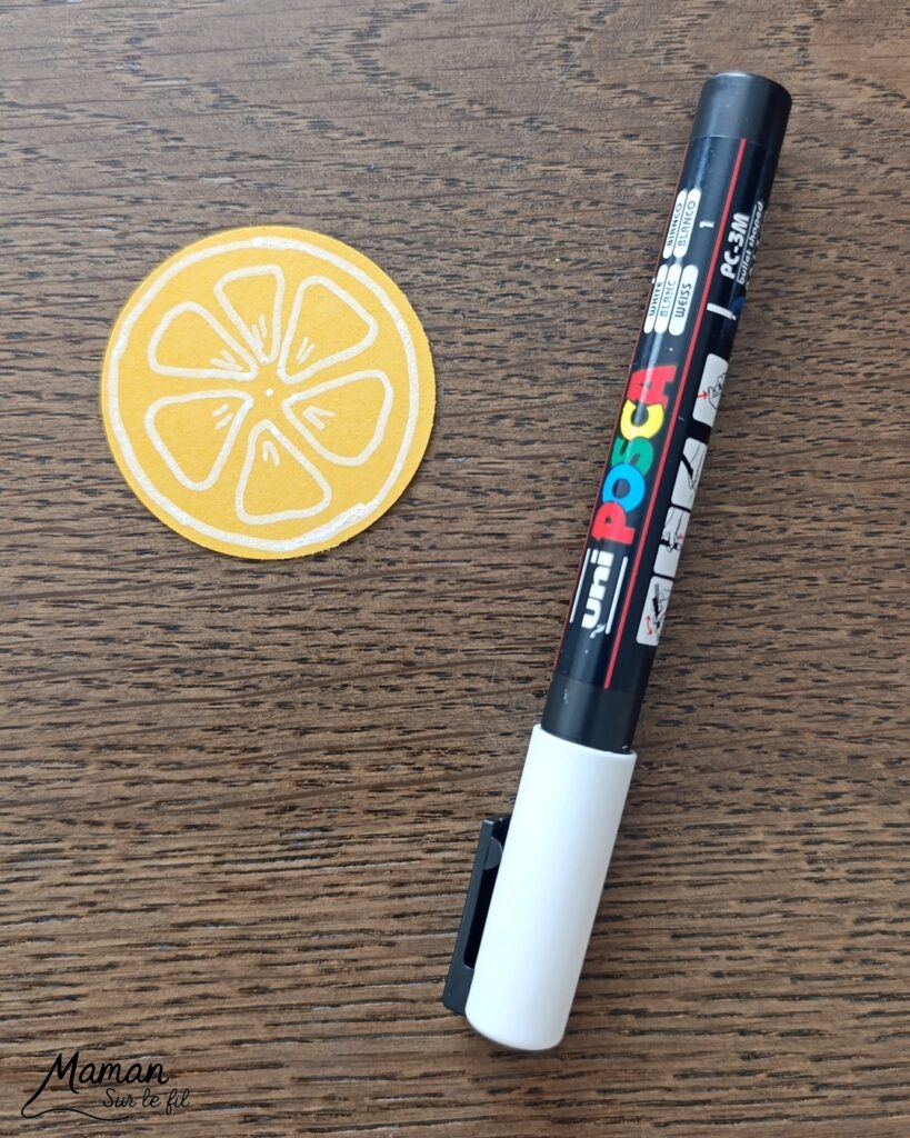 Peindre des cocktails avec du papier à bulles : activité créative, peinture, récup' et manuelle enfants - Recyclage, surcyclage de papier à bulles - Deux techniques et deux façons de faire - Garder le papier à bulles et l'utiliser comme empreintes - Rondelles de citron, pailles, dégradés de couleurs - Découpage, collage - Contraste entre couleurs vives et noir - Peinture avec cotons-tiges et pointillisme - Décoration DIY Fait maison - Arts visuels et Bricolage facile - Thème gourmandises, boissons, apéro, goûters, vacances, été - Bricolage et décoration sympa et facile - Arts visuels maternelle et élémentaire, adultes - Cycles 1 et 2 - Créativité - tutoriel photos et vidéo - mslf