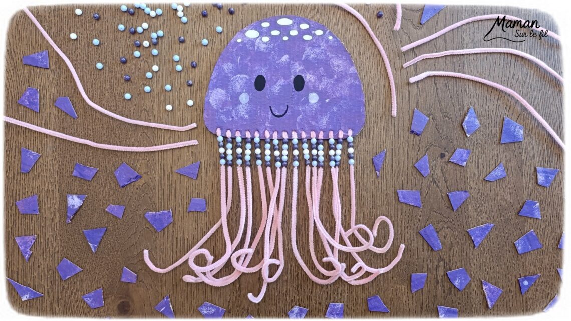Fabriquer une méduse en carton, fils chenille et perles : activité créative, récup', peinture et manuelle enfants - Recyclage, surcyclage de carton - Peinture au tampon pour la méduse - Dessin aux marqueurs Peinture - Fils chenille pour les filaments, les tentacules - Perles à glisser sur les fils chenille pour la décoration et travailler la motricité fine - Décoration DIY Fait maison - Arts visuels et Bricolage facile - Thème animaux marins, mer, océans, plage, été - Bricolage et décoration sympa et facile - Arts visuels maternelle et élémentaire, adultes - Cycles 1 et 2 - Créativité - tutoriel photos et vidéo - mslf