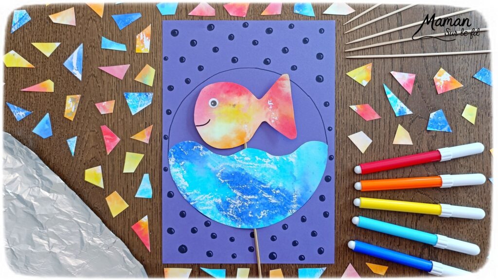 Fabriquer un poisson qui bouge dans son bocal : activité créative, peinture, récup' et manuelle enfants - Technique de Peinture avec papier aluminium, feutres, eau - Recyclage, surcyclage d'un pic à brochettes pour manipuler et faire bouger le poisson - Découpage, collage - Dessins et graphismes en noir pour le contraste - Décoration ey jeu DIY Fait maison - Arts visuels et Bricolage facile - Thème animaux marins, mer, océans, plage, été, 1er avril, poisson d'avril - Bricolage et décoration sympa et facile - Arts visuels maternelle et élémentaire - Cycles 1 ou 2 - Créativité - tutoriel photos et vidéo - mslf