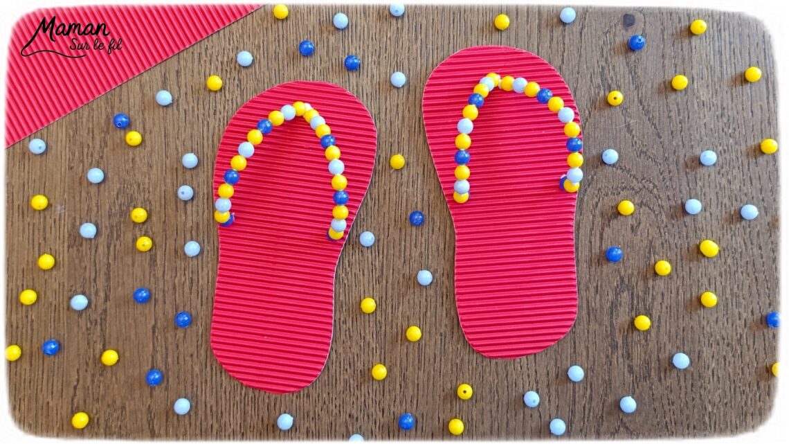 Fabriquer des tongs avec du carton ondulé, des fils chenille et des perles : activité créative et manuelle enfants - Base en carton ondulé - Lanière avec fils chenille insérés dans les trous - Décoration avec des perles enfilées sur les fils chenille - Motricité fine, précision, algorithme - Décoration DIY Fait maison - Arts visuels et Bricolage facile - Thème mer, océans, plage, été, vacances, vêtements, chaussures et accessoires - Bricolage et décoration sympa et facile - Arts visuels maternelle et élémentaire - Cycles 1 et 2 - Créativité - tutoriel photos et vidéo - mslf