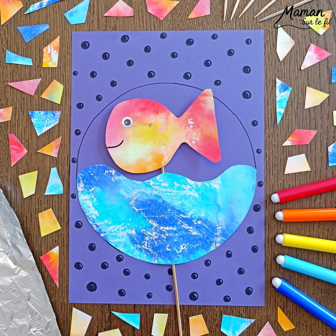 Fabriquer un poisson qui bouge dans son bocal : activité créative, peinture, récup' et manuelle enfants - Technique de Peinture avec papier aluminium, feutres, eau - Recyclage, surcyclage d'un pic à brochettes pour manipuler et faire bouger le poisson - Découpage, collage - Dessins et graphismes en noir pour le contraste - Décoration ey jeu DIY Fait maison - Arts visuels et Bricolage facile - Thème animaux marins, mer, océans, plage, été, 1er avril, poisson d'avril - Bricolage et décoration sympa et facile - Arts visuels maternelle et élémentaire - Cycles 1 ou 2 - Créativité - tutoriel photos et vidéo - mslf