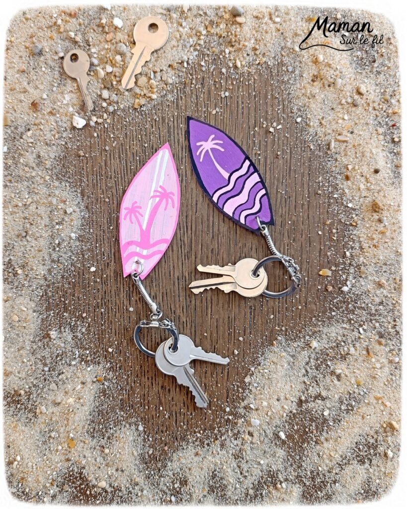 Fabriquer des porte-clés Surfs en récup' : activité créative, récup', peinture et manuelle enfants - Recyclage, surcyclage de carton - Peinture et dessin - Cadeau DIY Fait maison à offrir - Décoration DIY Fait maison - Arts visuels et Bricolage facile - Thème mer, océans, plage, été, vacances, loisirs, sport - Bricolage et décoration sympa et facile - Arts visuels maternelle et élémentaire - Cycles 1 et 2 - Créativité - tutoriel photos - mslf