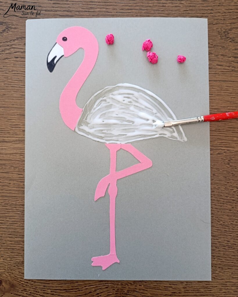 Créer un flamant rose avec des boules de papier de soie froissé : activité créative, récup' et manuelle enfants - Recyclage, surcyclage de papier de soie ou de papier crépon -Déchirage et froissage en boules - Découpage et Collage de papier -Motricité fine - Fond avec des cercles découpés à la perforatrice - Arts visuels et Bricolage facile - Thème animaux, oiseaux, été, vacances - Bricolage et décoration sympa et facile - Arts visuels maternelle et élémentaire - Cycles 1 et 2 - Créativité - tutoriel photos - mslf