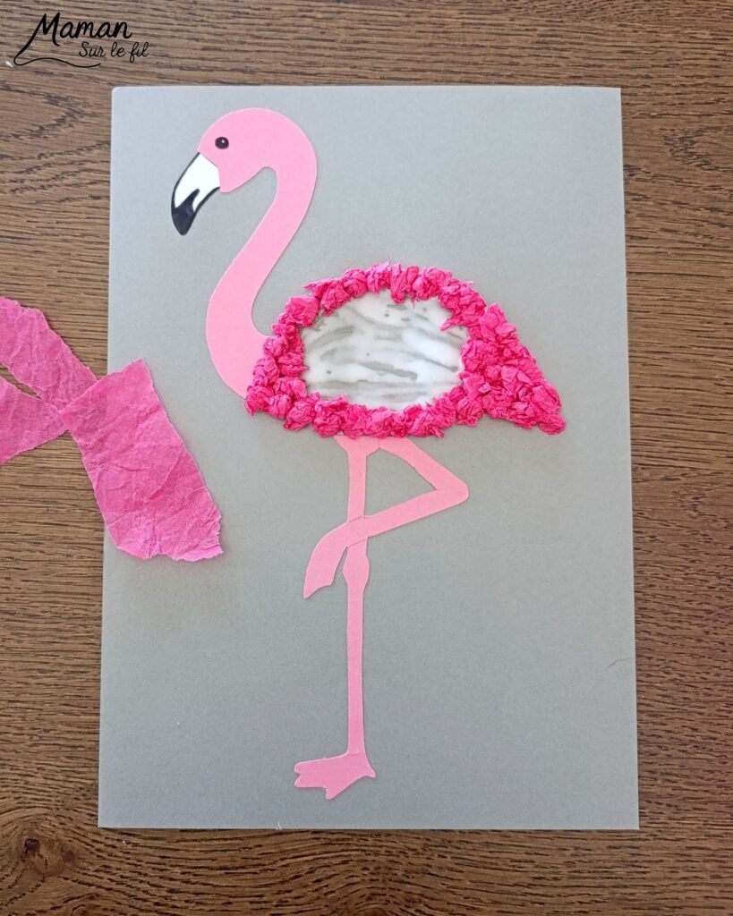 Créer un flamant rose avec des boules de papier de soie froissé : activité créative, récup' et manuelle enfants - Recyclage, surcyclage de papier de soie ou de papier crépon -Déchirage et froissage en boules - Découpage et Collage de papier -Motricité fine - Fond avec des cercles découpés à la perforatrice - Arts visuels et Bricolage facile - Thème animaux, oiseaux, été, vacances - Bricolage et décoration sympa et facile - Arts visuels maternelle et élémentaire - Cycles 1 et 2 - Créativité - tutoriel photos - mslf